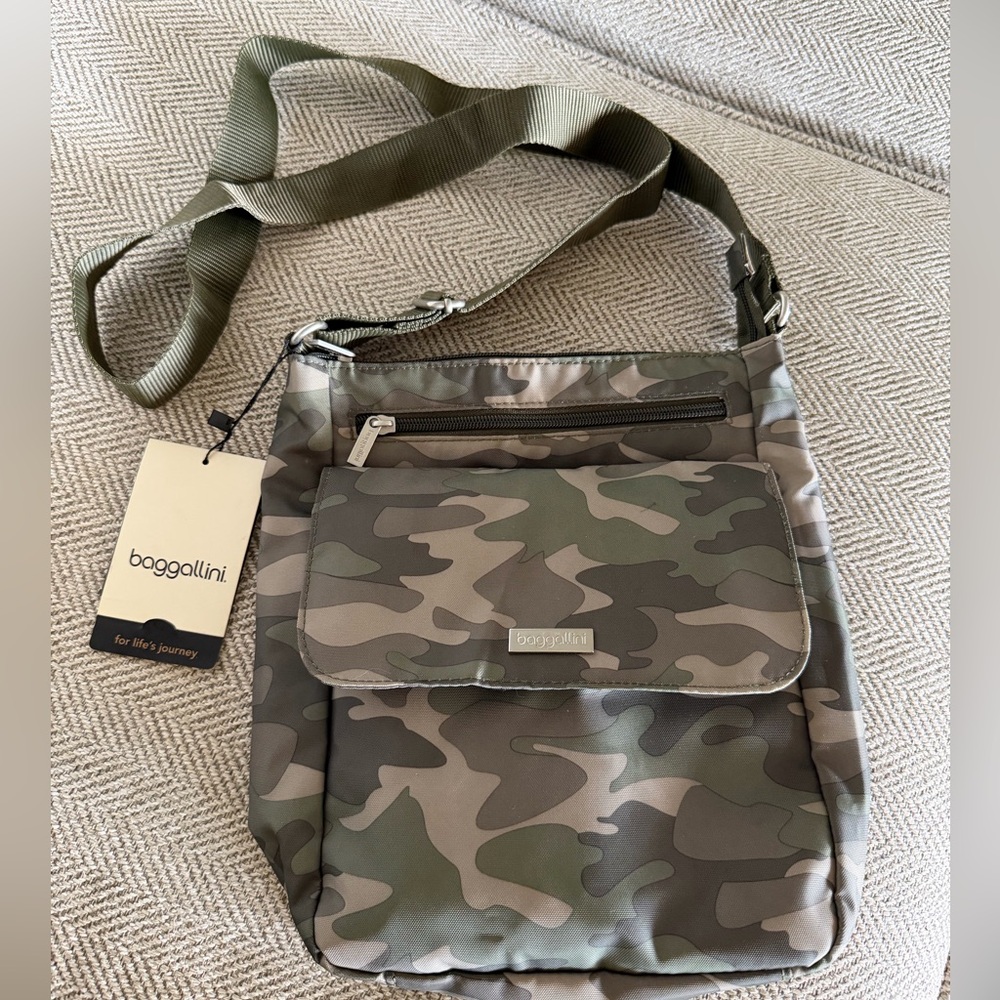 Baggallini Camo Town Bag Crossbody NWT